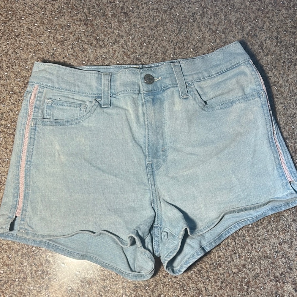 BOGO Levi Women's short length light wash shorts - Size 28